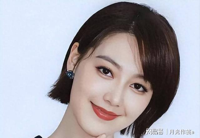 开元棋牌住三层豪华别墅与丈夫看起来像是两代人王冠的生活让人羡慕(图6)